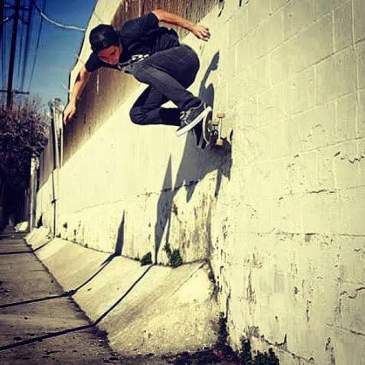 Jonathan Bon backside wall ride